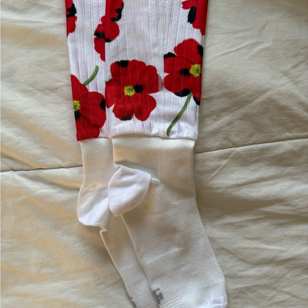 Ostroy Aero Cycling Socks, unisex  size L/XL Brand New, Red Poppies